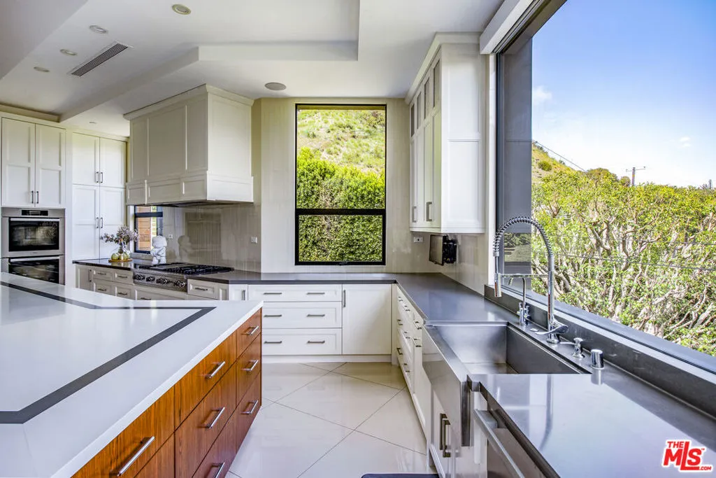 9852 San Circle, Beverly Hills, California 90210 home-pic-7